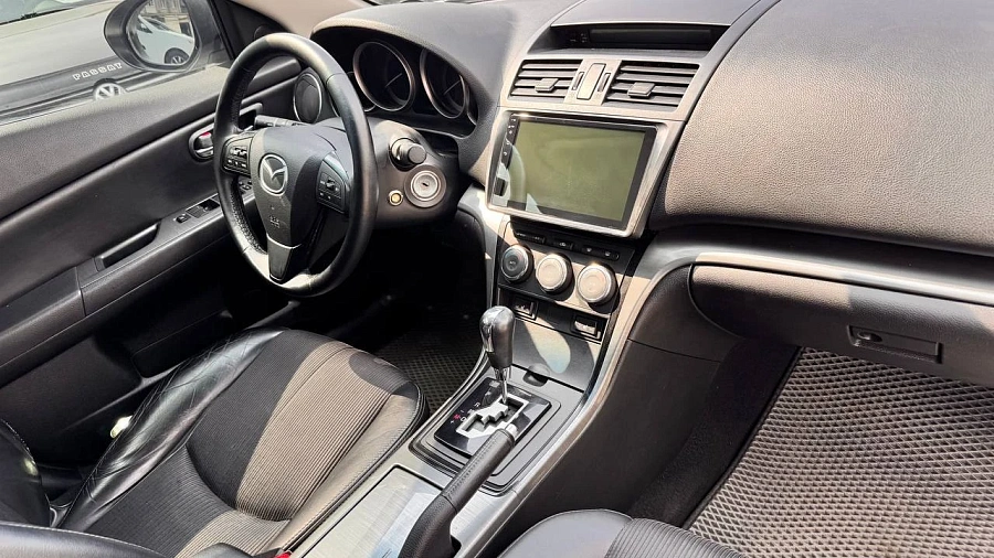 Mazda 6, 2010г., передний привод, автомат