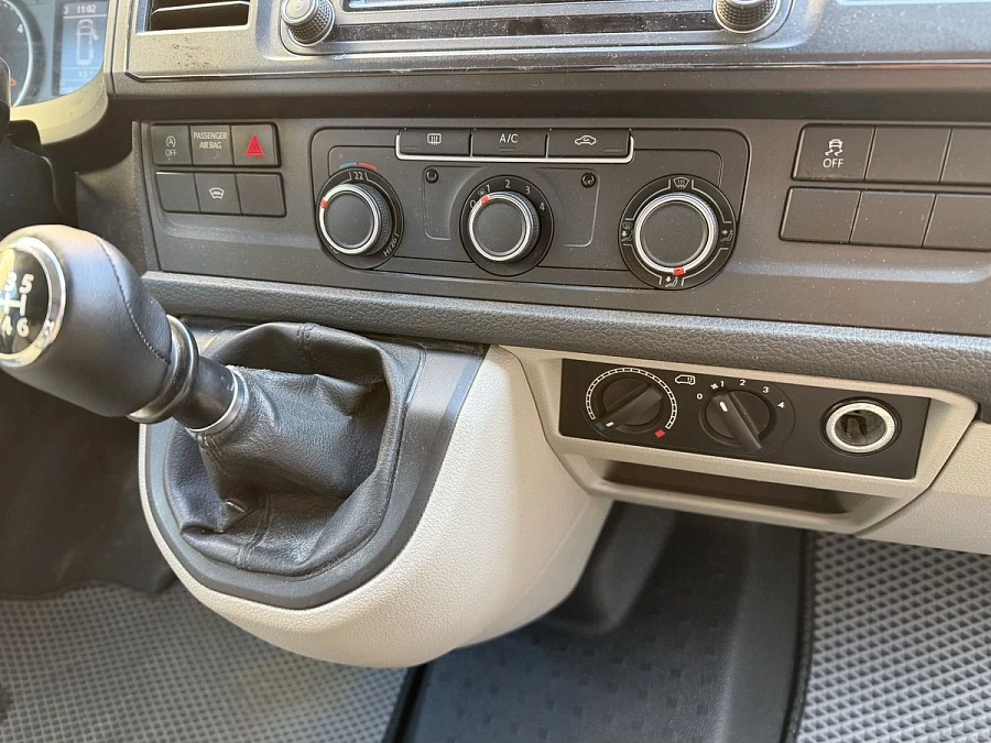 Volkswagen Transporter, 2018г., полный привод, механика