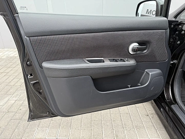 Nissan Tiida, 2011г, передний привод, автомат