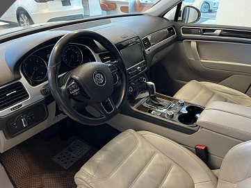 Volkswagen Touareg, 2012г, полный привод, автомат
