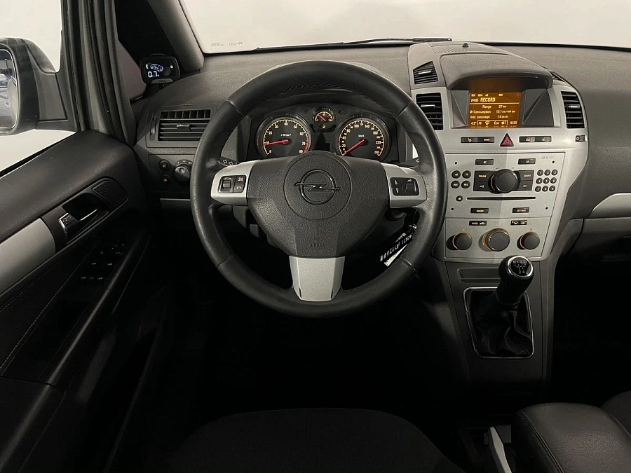 Opel Zafira, 2010г., передний привод, механика