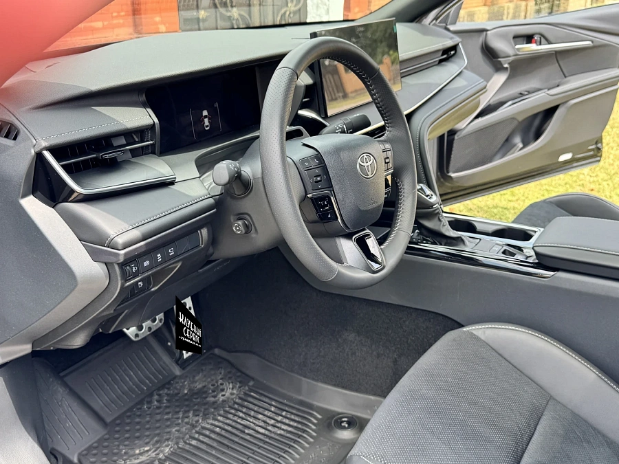 Toyota Camry, 2025г., передний привод, вариатор