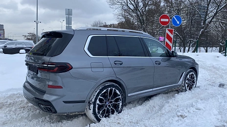BMW X7, 2023г, полный привод, автомат