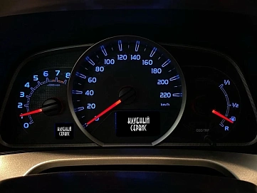 Toyota RAV4, 2015г, передний привод, автомат