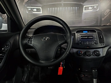 Hyundai Elantra, 2009г, передний привод, автомат