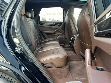 Porsche Cayenne, 2018г, передний привод, автомат