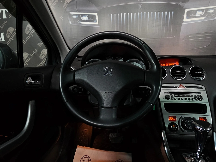 Peugeot 308, 2010г., передний привод, автомат