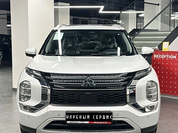 Mitsubishi Outlander, 2023г, передний привод, вариатор