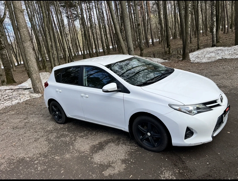 Toyota Auris, 2013г., передний привод, вариатор