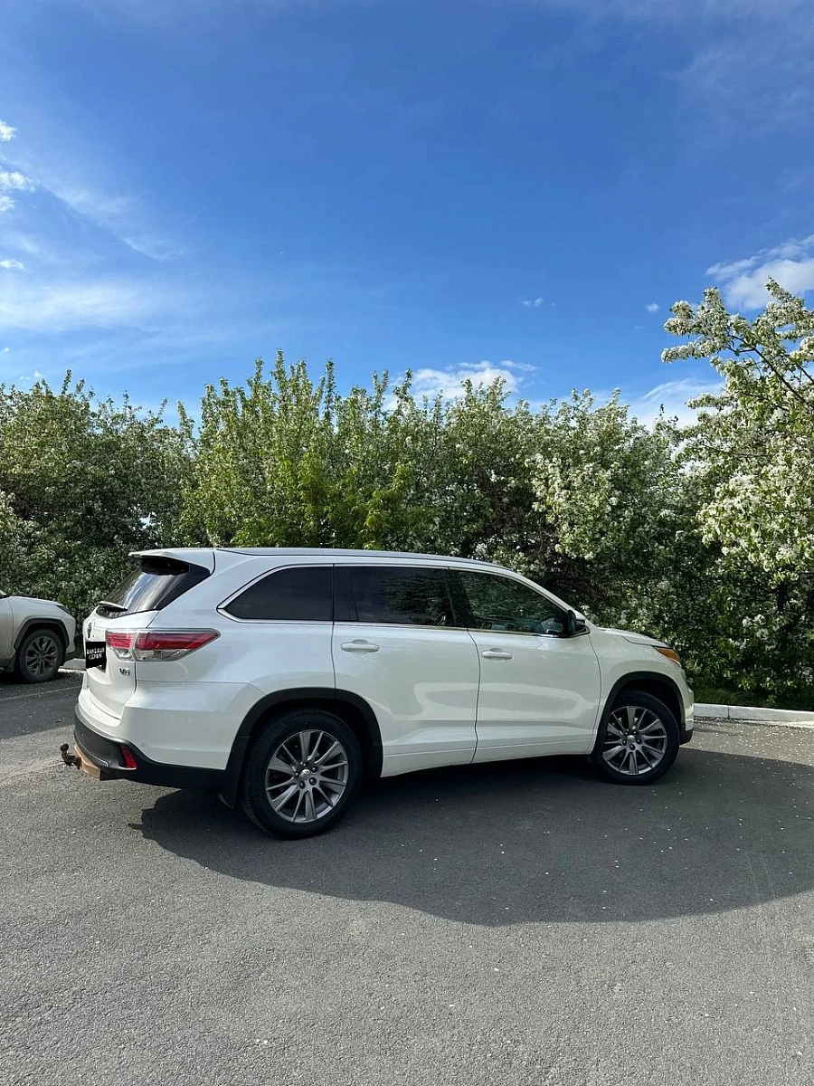 Toyota Highlander, 2015г., полный привод, автомат