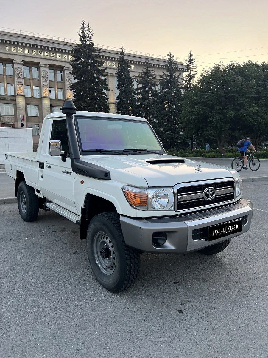 Toyota Land Cruiser, 2017г., полный привод, механика