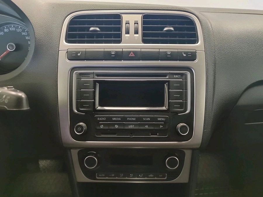 Volkswagen Polo, 2015г., передний привод, автомат