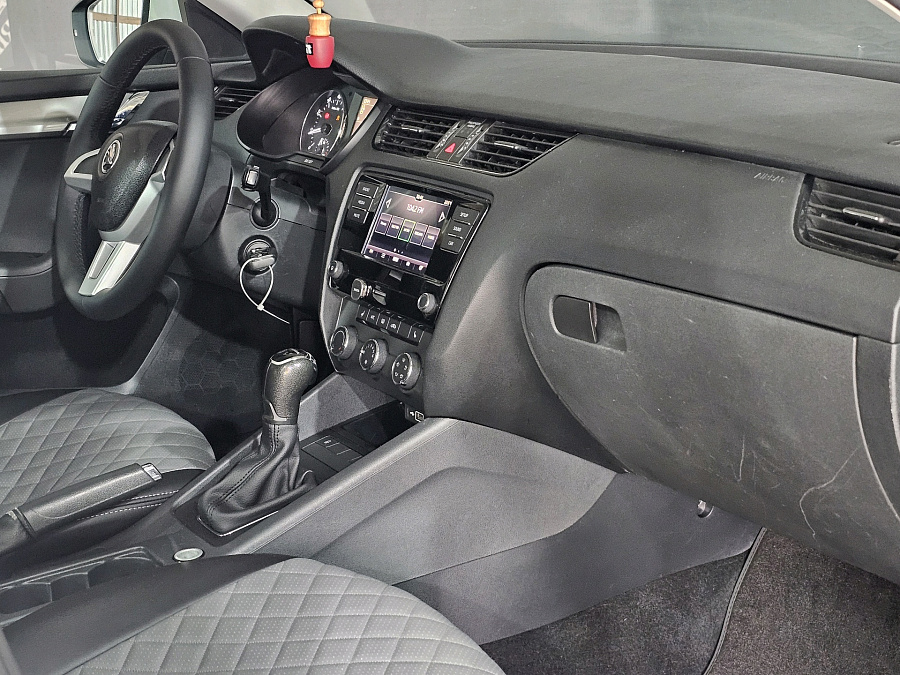 Skoda Octavia, 2018г., передний привод, автомат
