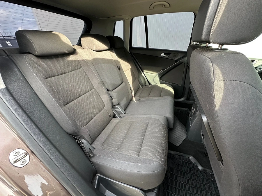 Volkswagen Tiguan, 2015г., полный привод, автомат