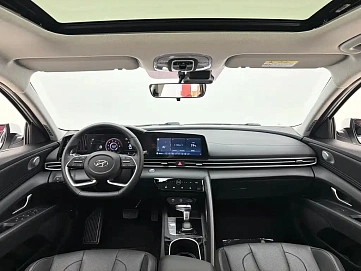 Hyundai Elantra, 2022г, передний привод, вариатор