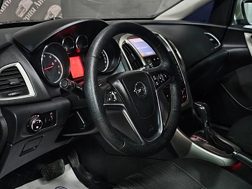 Opel Astra, 2011г, передний привод, автомат