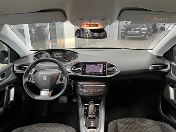 Peugeot 308, 2020г, передний привод, автомат
