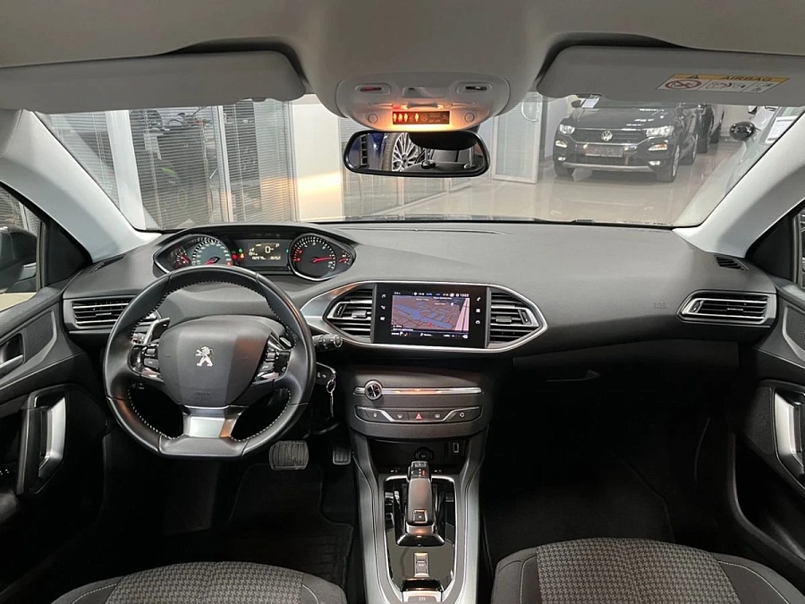 Peugeot 308, 2020г., передний привод, автомат