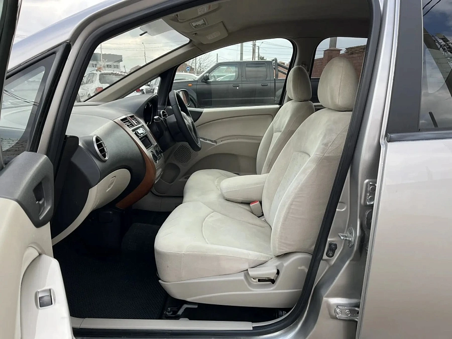 Mitsubishi Colt, 2004г., передний привод, автомат