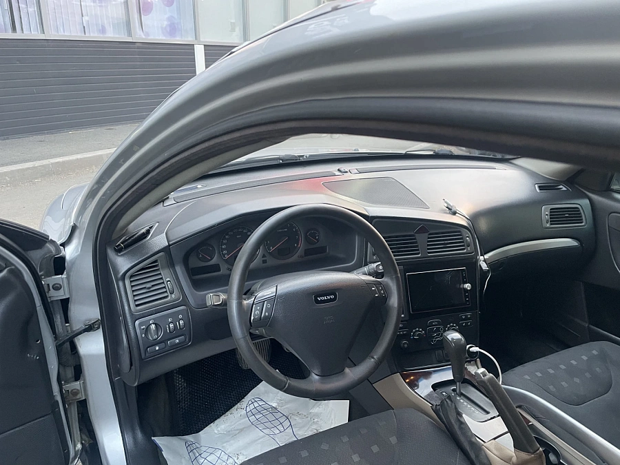 Volvo S60, 2003г., передний привод, автомат
