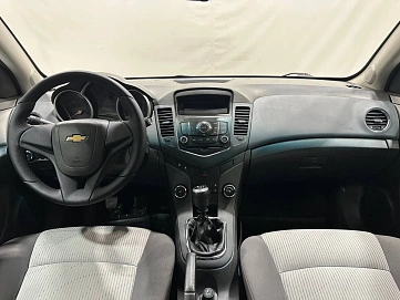 Chevrolet Cruze, 2010г, передний привод, механика