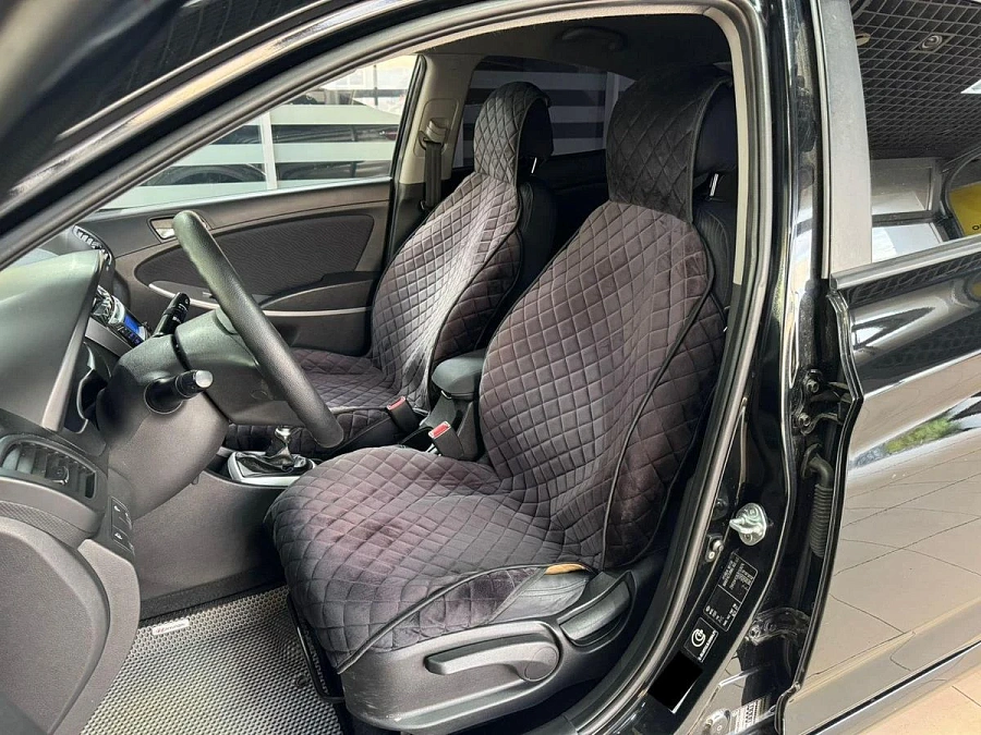 Hyundai Solaris, 2012г., передний привод, механика