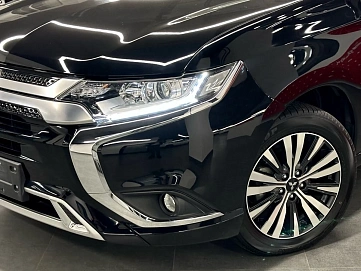Mitsubishi Outlander, 2022г, передний привод, вариатор