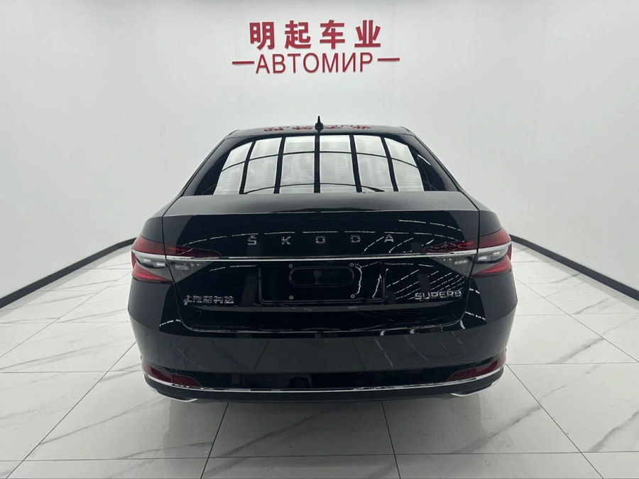 Skoda Superb, 2022г., передний привод, робот