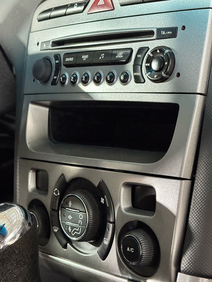 Peugeot 308, 2010г., передний привод, автомат