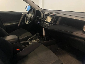 Toyota RAV4, 2016г, передний привод, автомат