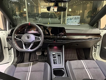 Volkswagen Golf, 2023г, передний привод, робот