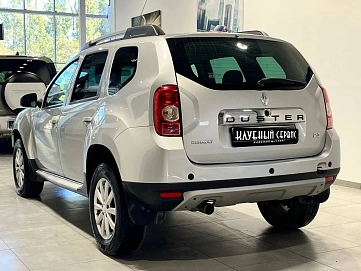 Renault Duster, 2013г, передний привод, автомат