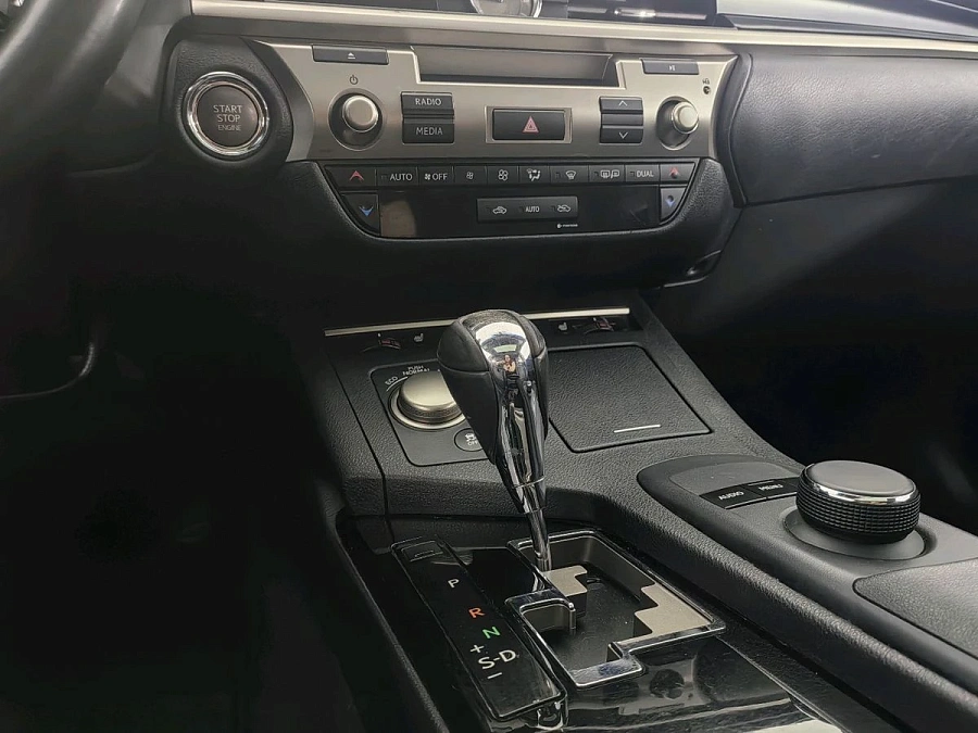 Lexus ES, 2015г., передний привод, автомат