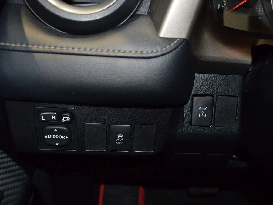 Toyota RAV4, 2014г., полный привод, вариатор