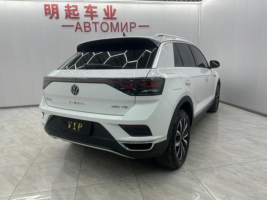 Volkswagen T-Roc, 2023г., передний привод, робот