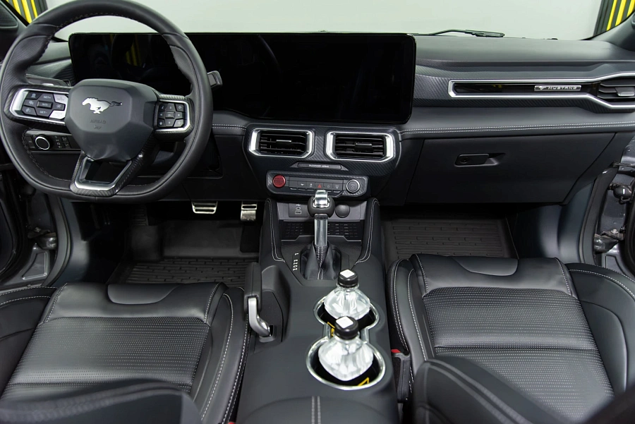 Ford Mustang, 2023г., задний привод, механика