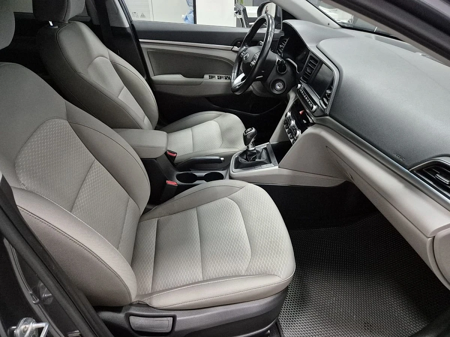 Hyundai Elantra, 2020г., передний привод, механика