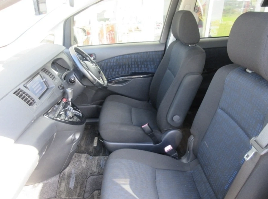 Toyota ISis, 2012г., передний привод, вариатор