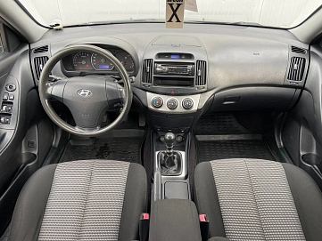 Hyundai Elantra, 2010г, передний привод, механика