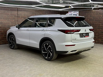 Mitsubishi Outlander, 2023г, полный привод, вариатор