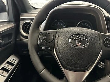 Toyota RAV4, 2018г, передний привод, автомат
