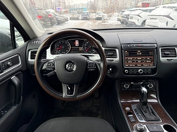 Volkswagen Touareg, 2015г, полный привод, автомат