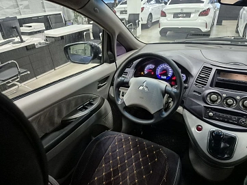 Mitsubishi Grandis, 2004г, полный привод, механика