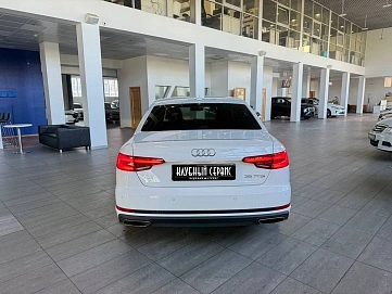 Audi A4, 2019г, передний привод, робот