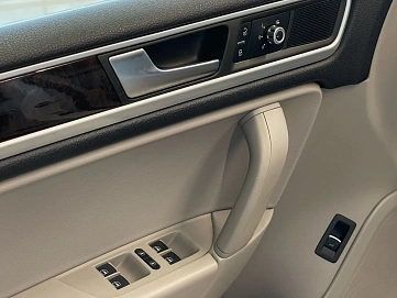 Volkswagen Touareg, 2012г, полный привод, автомат