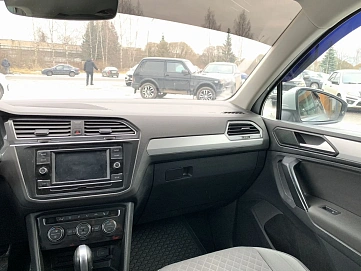 Volkswagen Tiguan, 2018г, передний привод, робот
