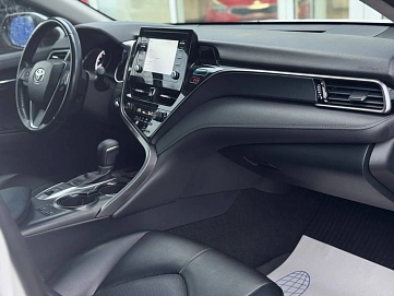 Toyota Camry, 2021г, передний привод, автомат
