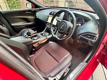 Jaguar XE, 2017г, полный привод, автомат