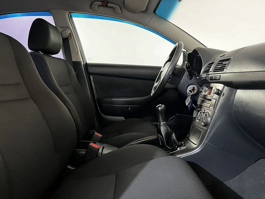 Toyota Avensis, 2008г., передний привод, механика
