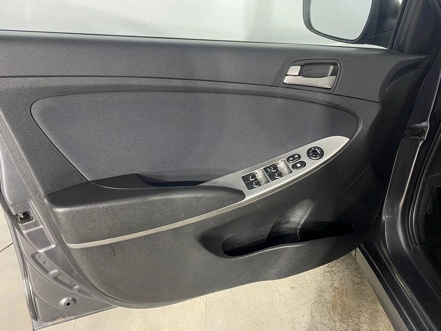 Hyundai Solaris, 2015г., передний привод, автомат